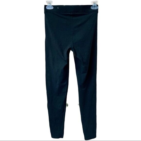 Pink Victoria’s Secret black leggings. - Picture 4 of 5